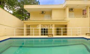 Imagem 2: Casa de condomínio para aluguel possui 525 metros quadrados com 4 quartos