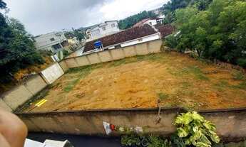 Imagem: Vendo lote murado