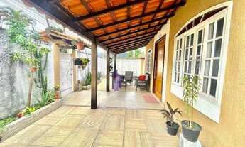 Imagem 3: Casa linear em rua asfaltada com 03 quartos, piscina e churrasqueira à venda por R$ 680.00