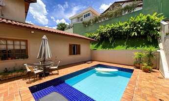 Imagem 2: Casa de condomínio para venda possui 310 metros quadrados com 4 quartos