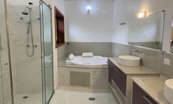 Imagem 3: Casa para venda possui 638 metros quadrados com 5 quartos sendo 1 master, piscina, sauna