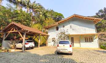 Imagem: Ampla casa residencial localizada no bairro