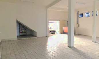 Imagem 3: Galpão com banheiro, no centro de Manaus