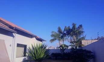 Imagem: Casa com sistema de segurança, 2qts e garagem