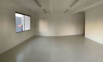 Imagem 5: Sala comercial com 50 m², reformada, no centro da cidade, localizada no Edifício Centro Em