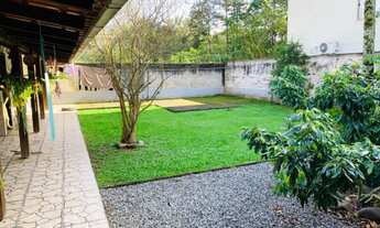 Imagem 2: Casa próximo ao terminal da Velha, 4 dormitórios sendo 1 suíte, área de festas com churras