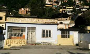 Imagem 2: Casa com 3 quartos e 3 lojas - Bairro Cascatinha - Petrópolis, RJ