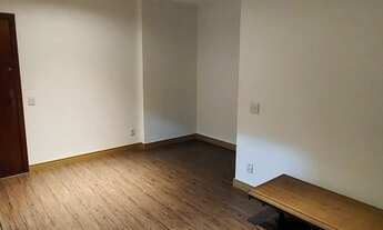 Imagem 5: Apartamento reformado com varanda, 2 quartos (1 suíte), vaga e dependência completa!