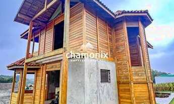 Imagem 3: Casa de Madeira em Construção