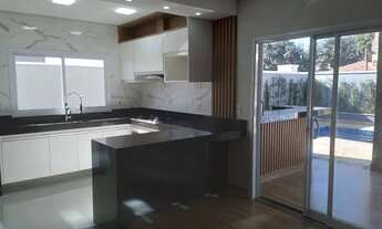 Imagem 5: Casa de condomínio sobrado para venda possui 250 metros quadrados com 4 quartos