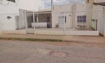 Imagem 2: Lote com três casas no setor central do Gama, rua que liga o comper até a rodoviária