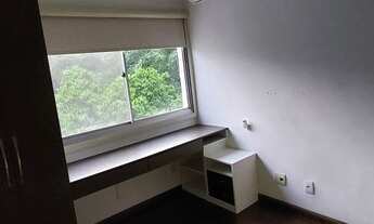 Imagem 7: Apartamento reformado com varanda, 2 quartos (1 suíte), vaga e dependência completa!