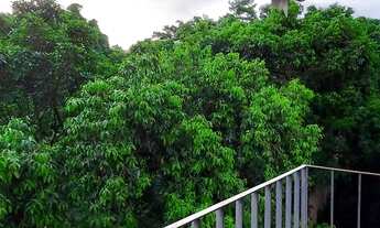 Imagem 4: Apartamento reformado com varanda, 2 quartos (1 suíte), vaga e dependência completa!