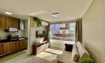 Imagem: Decorado a uma quadra do mar e 50 meses