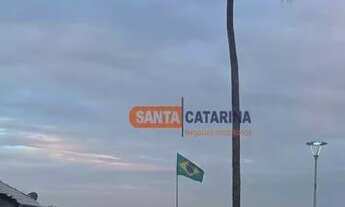 Imagem 2: More de frente a praia Central em Balneário Camboriú. Locação anual apto mobiliado com áre