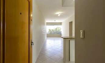 Imagem 4: Apartamento de 3 dormitórios mobiliado no bairro Cristal, com VAGA E SACADA!