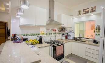 Imagem 3: Uma casa térrea que te abraça. 4 quartos, 2 suites com 210m de construção