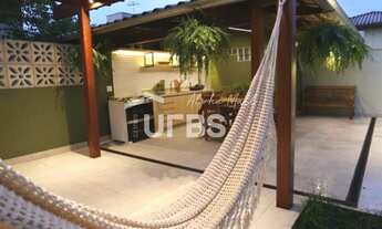 Imagem 6: Casa de condomínio para venda tem 246 metros quadrados com 5 quartos