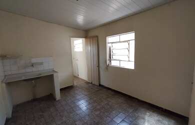 Imagem 2: CASA CENTRAL Casa com 1 dormitório