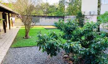 Imagem 7: Casa próximo ao terminal da Velha, 4 dormitórios sendo 1 suíte, área de festas com churras