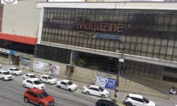 Imagem 2: Ed Jose Bonifácio em frente ao Formosa com 3 quartos financia