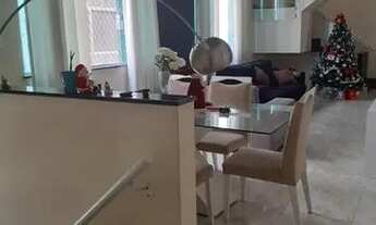 Imagem 6: Sobrado para venda possui 200 metros quadrados com 4 quartos em Embaré - Santos - SP