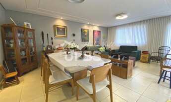 Imagem 3: Casa de condomínio para venda tem 246 metros quadrados com 5 quartos