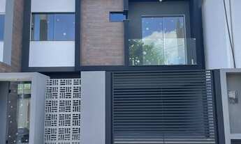 Imagem: Casa moderna de 3 quartos com quintal no