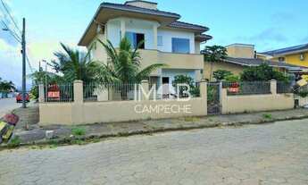 Imagem: Casa 3 Dormitórios com amplo terreno no