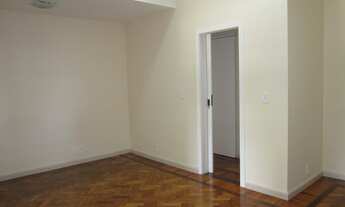 Imagem 4: Venda - Charmoso apto no Leblon (quadra da praia). 2 qtos (1 suite). Garagem. Dep completa