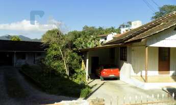 Imagem 3: Lote comercial plano com 700 m² sendo 16,40 m² de frente para Rua dos Caçadores. Zoneament