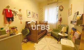 Imagem 4: Casa de condomínio para venda tem 246 metros quadrados com 5 quartos