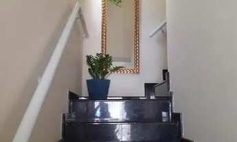 Imagem 3: Sobrado para venda possui 200 metros quadrados com 4 quartos em Embaré - Santos - SP