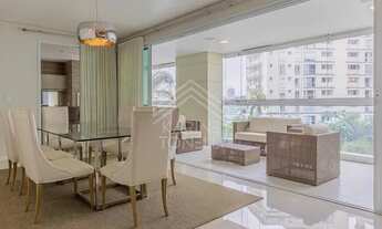 Imagem: 3 suítes, 231 área rivativa 393 área