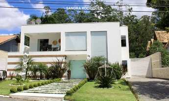 Imagem 2: Casa de Condomínio com 5 Suítes à Venda em Arujá Hills, 800 m²