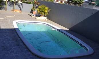 Imagem 4: Linda Casa com Piscina Localizada a 1 km da Praia Central de Garopaba, Bairro Ferraz!