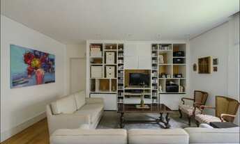 Imagem: Area social com pe direito de 8 metros