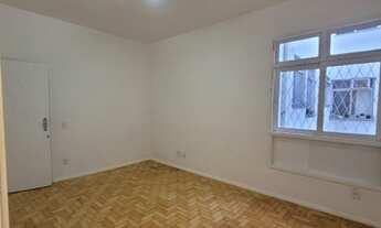 Imagem 4: Veiga Imob aluga apto de 2 quartos com dependências completas, ao lado da Praça Saens Peña