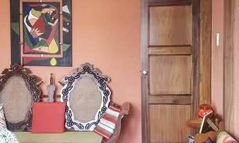 Imagem 7: Casa tipo sobrado, 2 qts, 2 bahs, com excelente cobertura, com pequena cozinha, banheiro