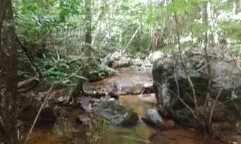 Imagem: Terra Rural com cachoeira e igarapé, otima