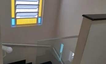 Imagem 4: Sobrado para venda possui 200 metros quadrados com 4 quartos em Embaré - Santos - SP