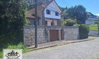 Imagem: CASA EM DOIS LOTES TIPICA DA SERRA