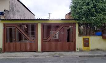 Imagem: Três casas no mesmo terreno e garagem ampla