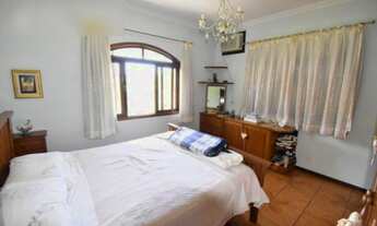 Imagem 7: Casa com 193,23m² com 3 Dormitórios, 2 banheiros e 2 vagas de garagem. Localizada em rua a