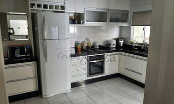 Imagem 6: Sobrado para venda Vista Verde possui 200 metros quadrados com 4 quartos