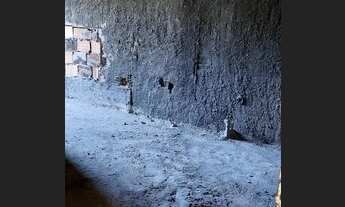 Imagem 4: Prédio com 4 apartamento e 2 lojas