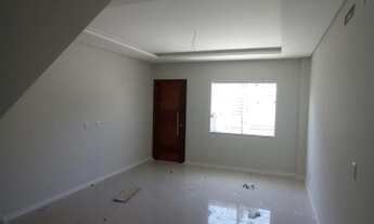 Imagem 2: Sobrado para venda possui 72 metros quadrados com 2 suítes na Praia dos Ingleses