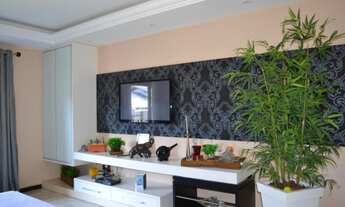 Imagem 2: Excelente casa com natureza, amplo terreno, ótima para receber a família e amigos. Bairro