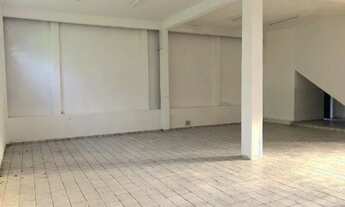 Imagem 7: Galpão com banheiro, no centro de Manaus