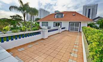 Imagem 2: Casa para aluguel e venda possui 770 metros quadrados com 4 quartos